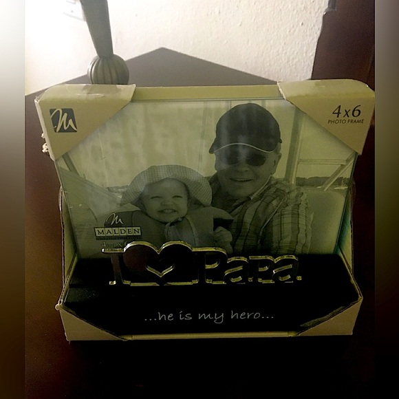 NWOT ~ 4” x 6” picture frame - Picture 2 of 4